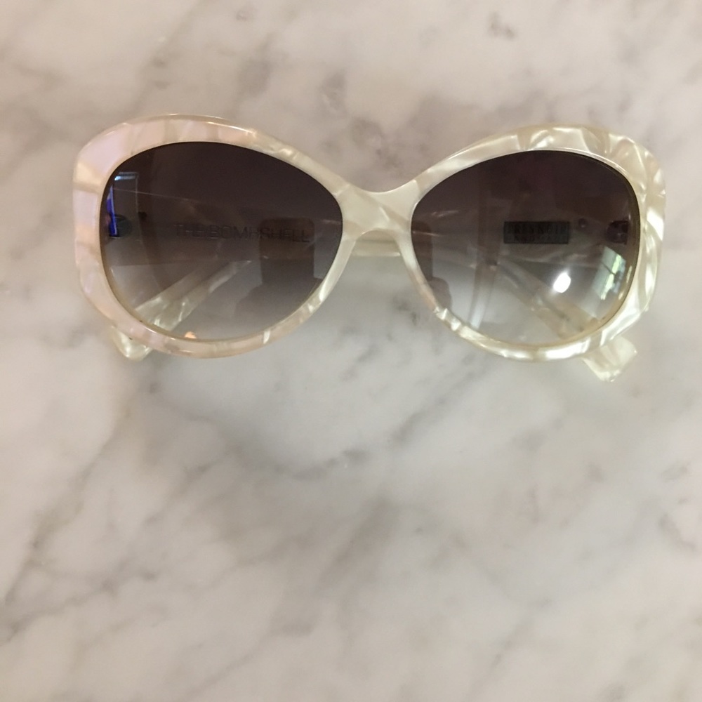 Tres Noir Bombshell sunglasses